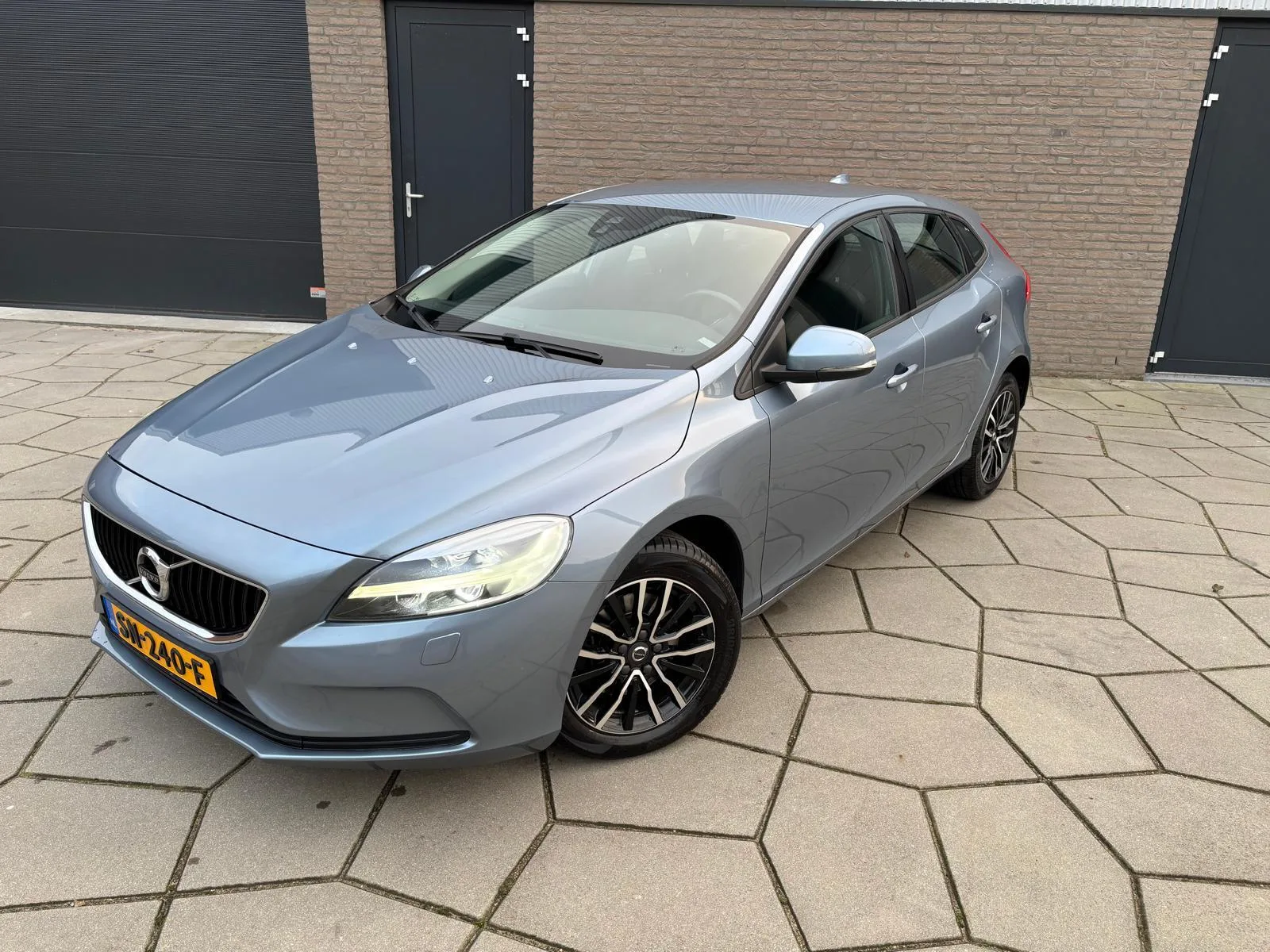 Volvo V40 (2018) — foto 1