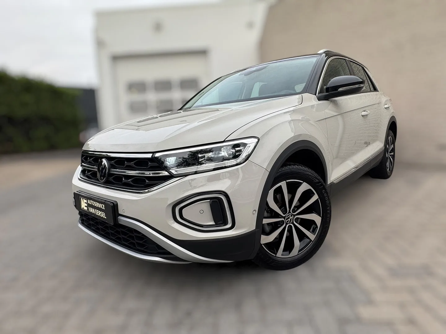 Volkswagen T-Roc (2023) — foto 1