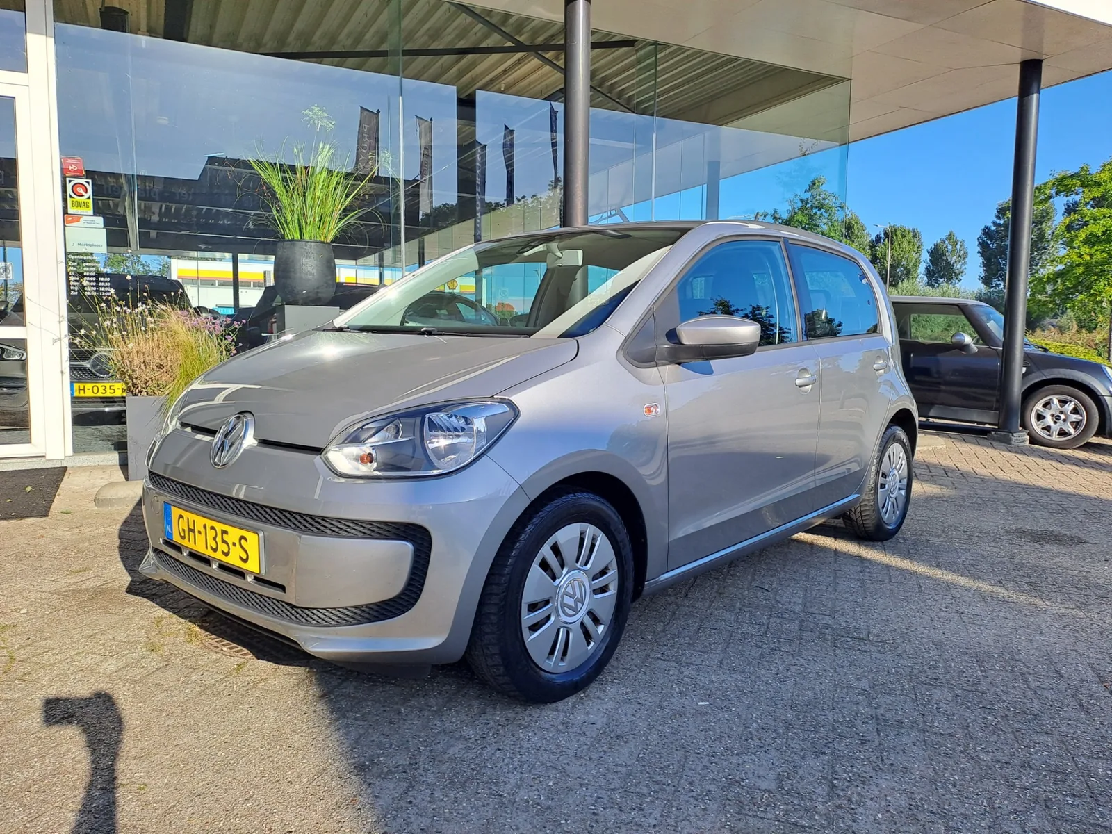 Volkswagen Up! (2015) — foto 1