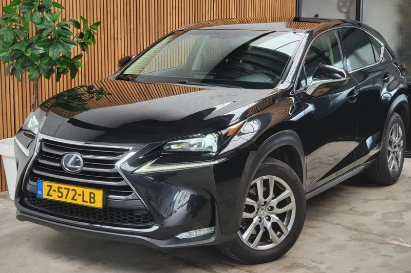 Lexus NX (2017)