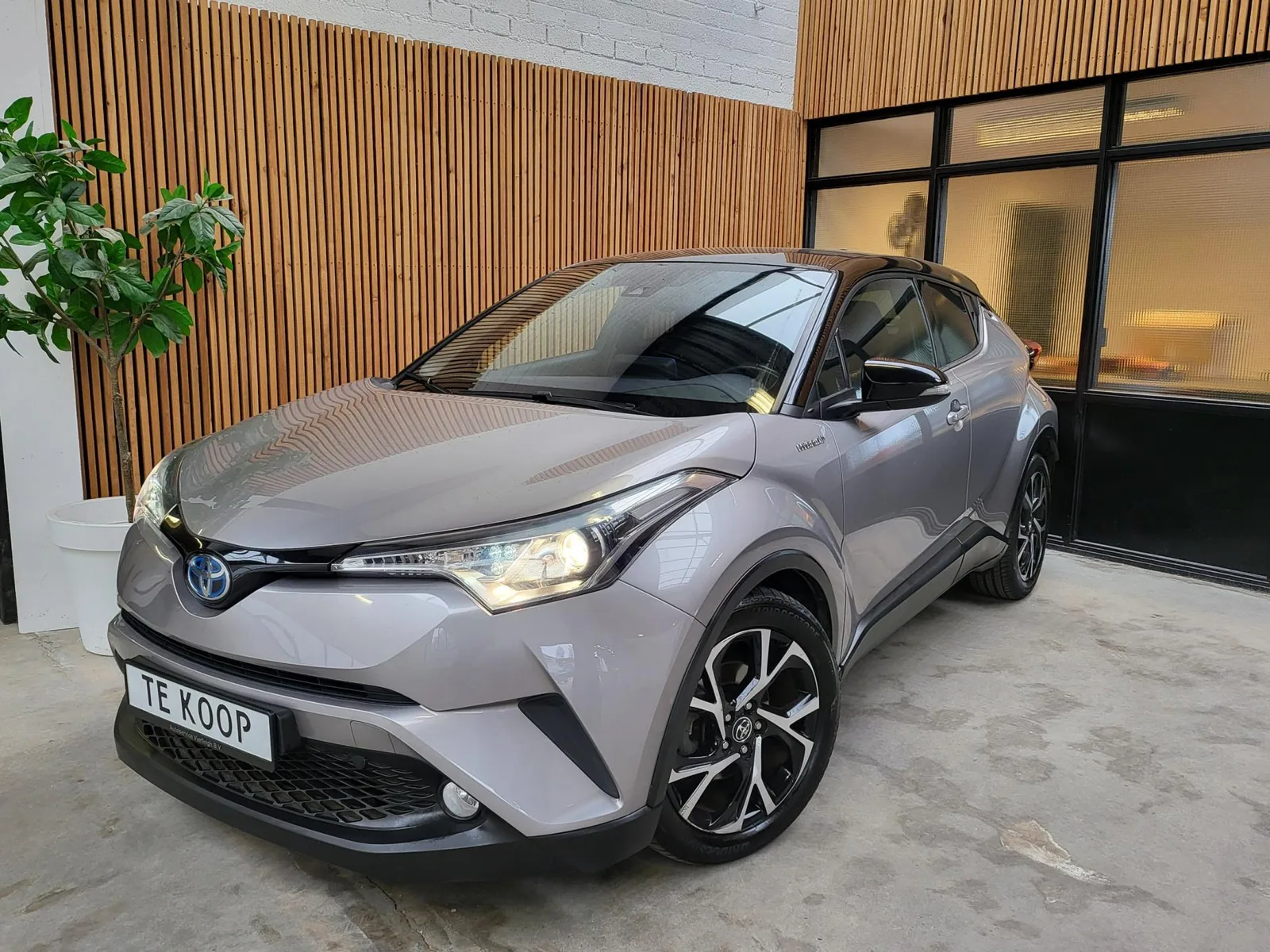 Toyota C-HR (2017) — foto 1