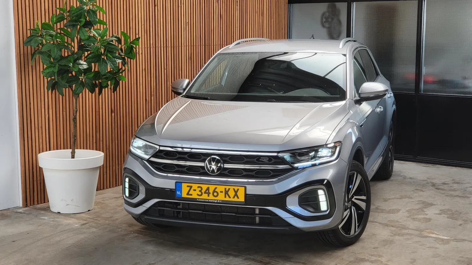 Volkswagen T-Roc (2023) — foto 1