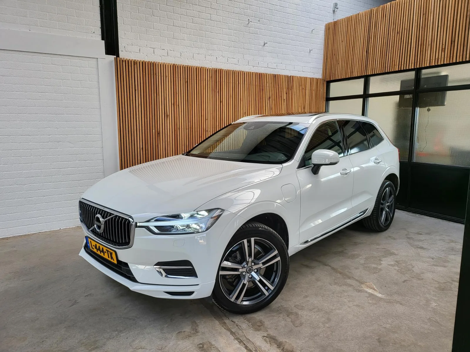 Volvo XC60 (2017) — foto 1