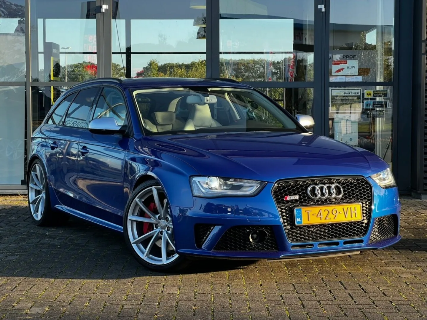Audi RS 4 (2015) — foto 1