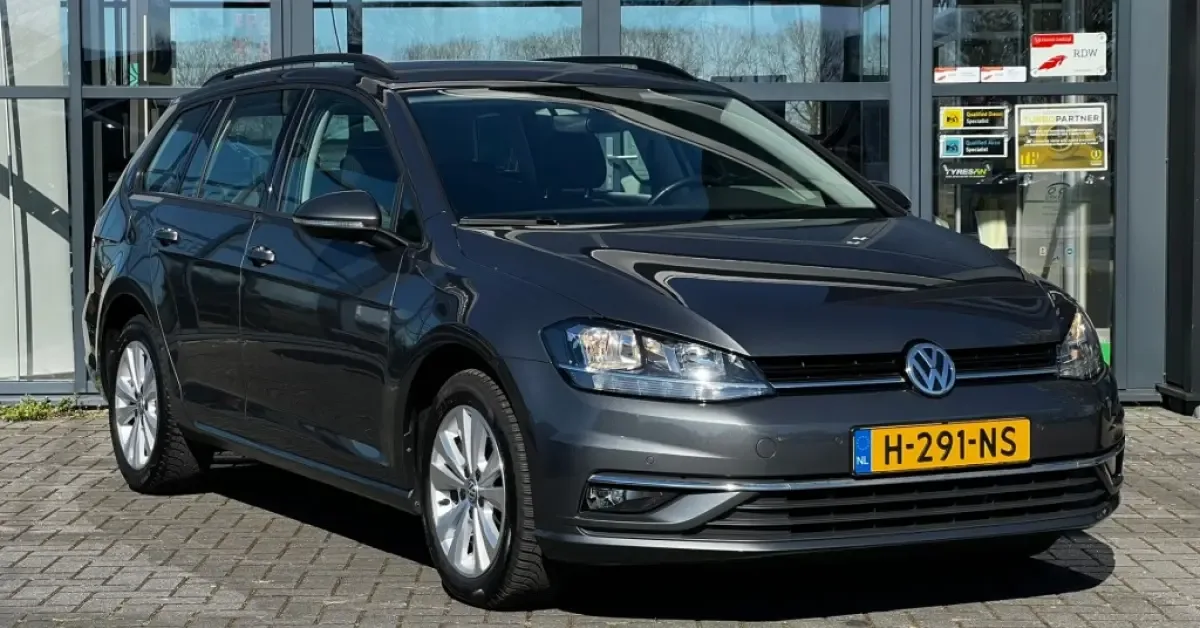 Volkswagen Golf (2020) — foto 1