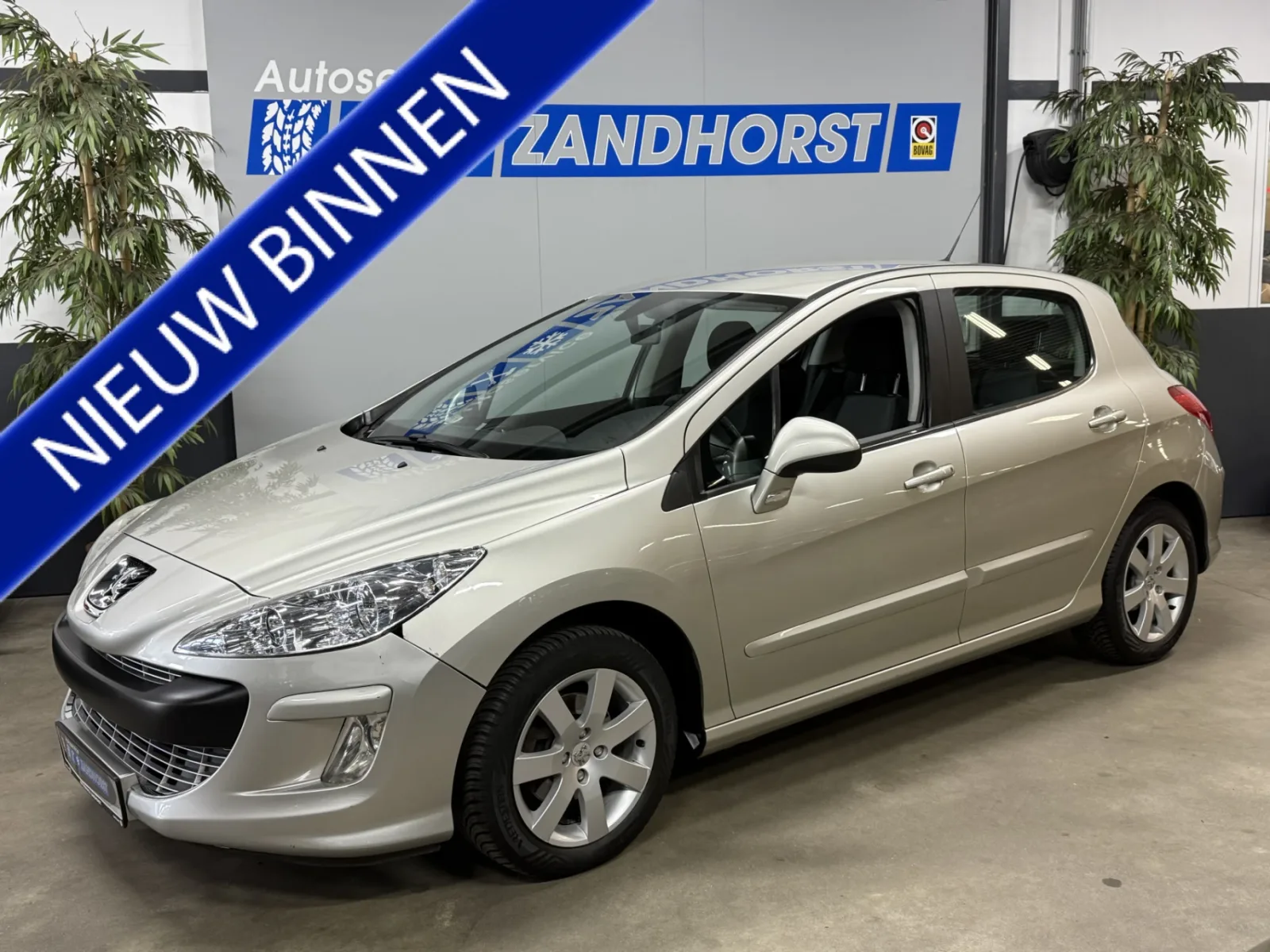 Peugeot 308 (2009) — foto 1