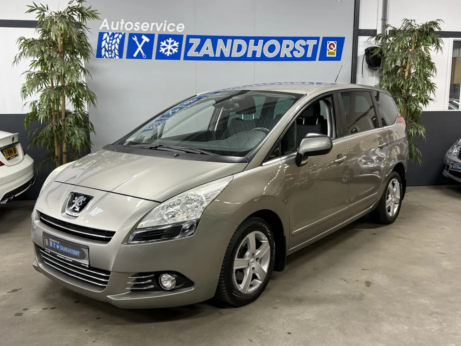 Peugeot 5008 (2011) — foto 1
