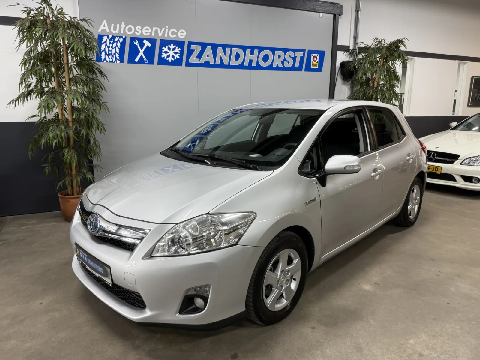 Toyota Auris (2010) — foto 1