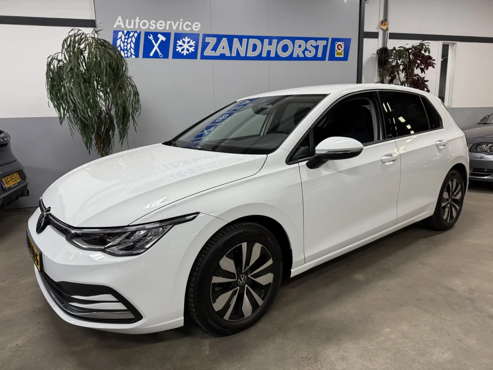 Volkswagen Golf (2023) — foto 1