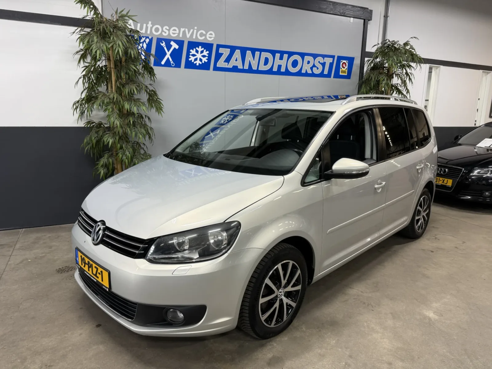 Volkswagen Touran (2011) — foto 1