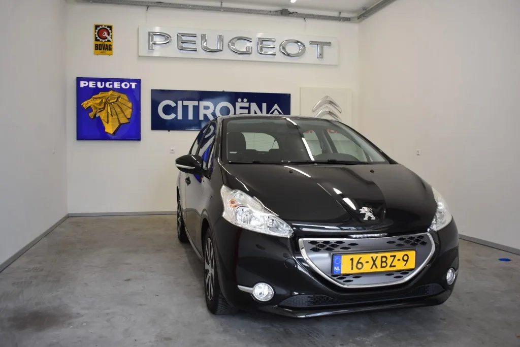 Peugeot 208 (2012) — foto 1
