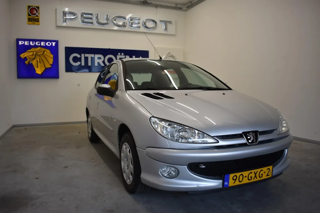 Peugeot 206 (2008) — foto 1
