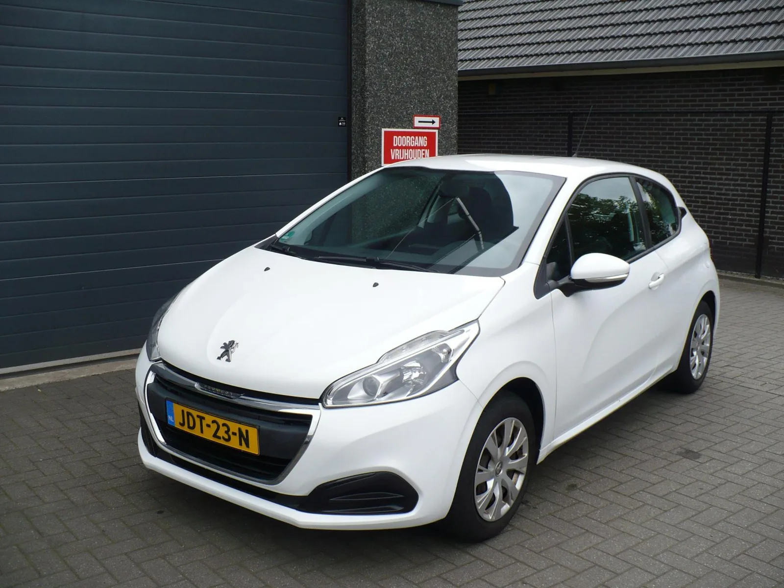 Peugeot 208 (2016) — foto 1