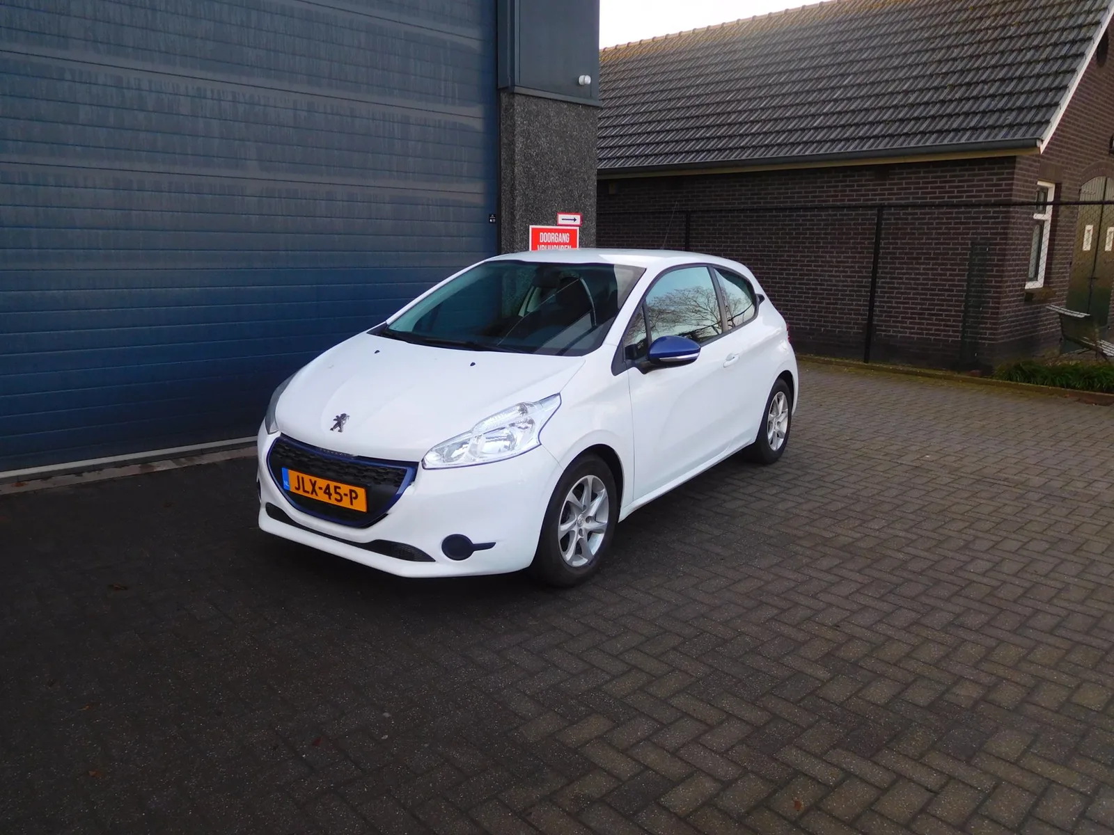 Peugeot 208 (2015) — foto 1