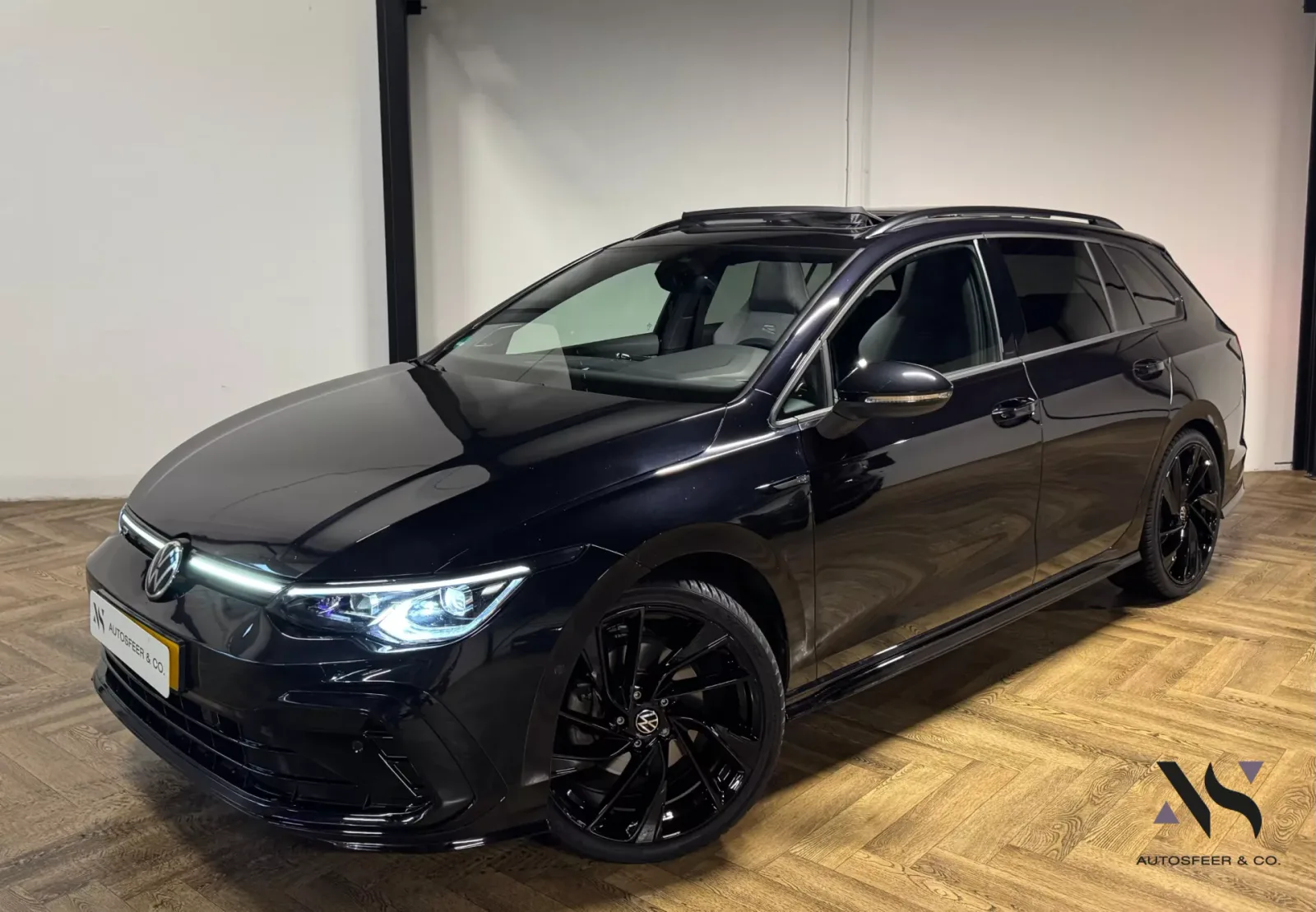 Volkswagen Golf (2023) — foto 1