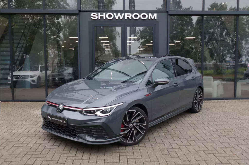 Volkswagen Golf (2021) — foto 1
