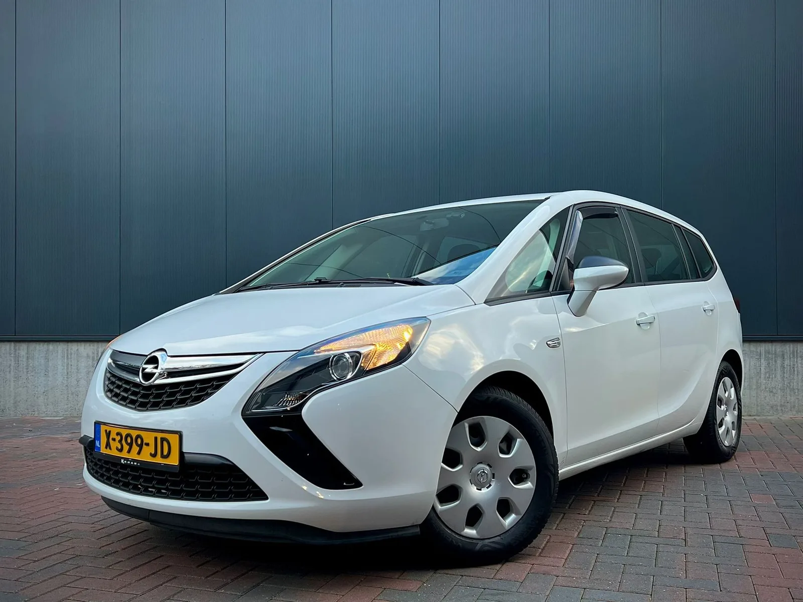 Opel Zafira (2016) — foto 1