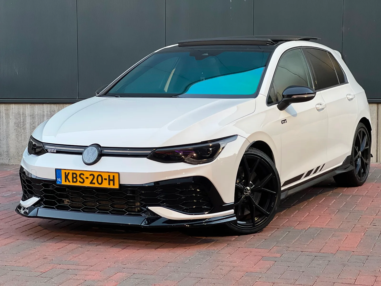 Volkswagen Golf (2024) — foto 1