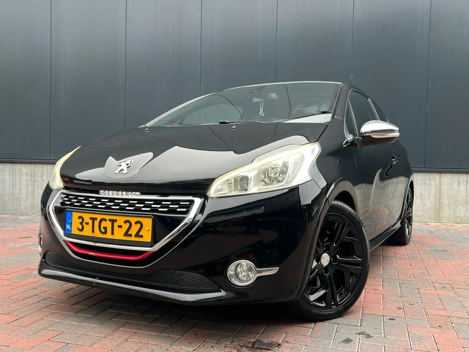 Peugeot 208 (2014) — foto 1