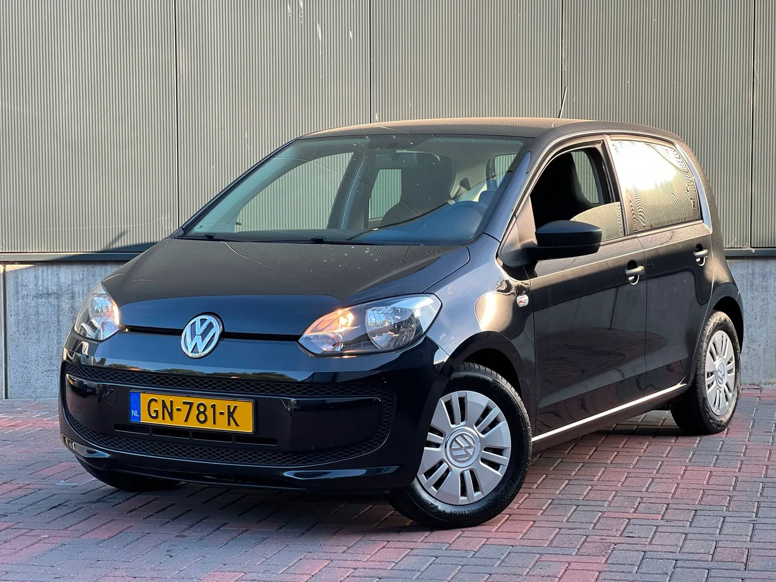 Volkswagen Up! (2015) — foto 1