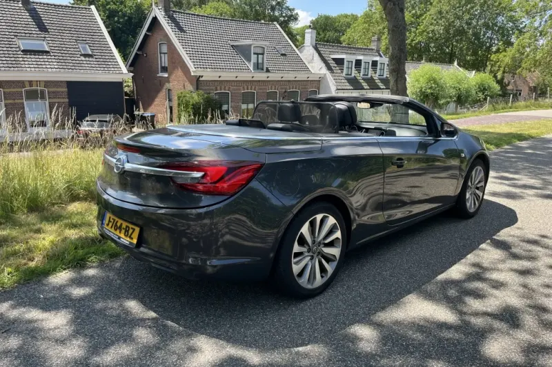 Opel Cascada (2013)