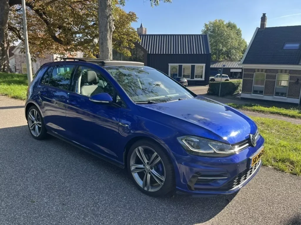 Volkswagen Golf (2018) — foto 1