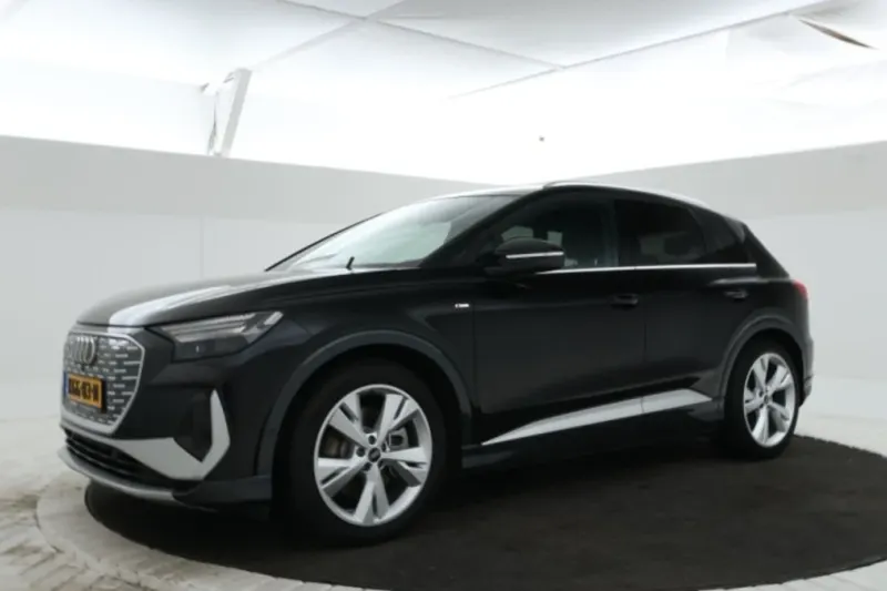 Audi Q4 e-tron (2023)