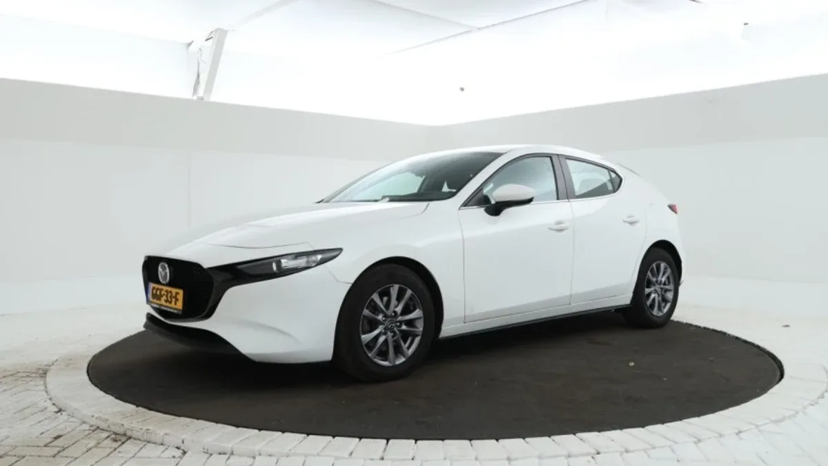Mazda 3 (2022) — foto 1