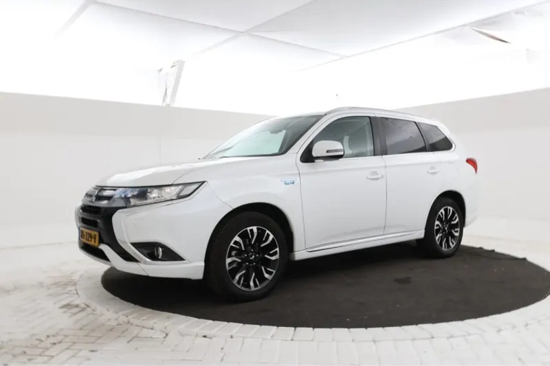Mitsubishi Outlander (2015)