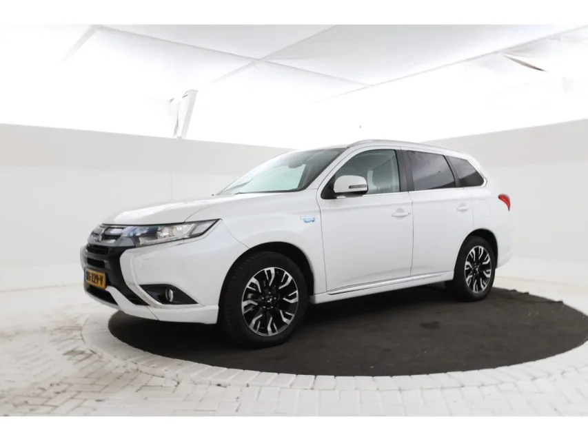 Mitsubishi Outlander (2015) — foto 1