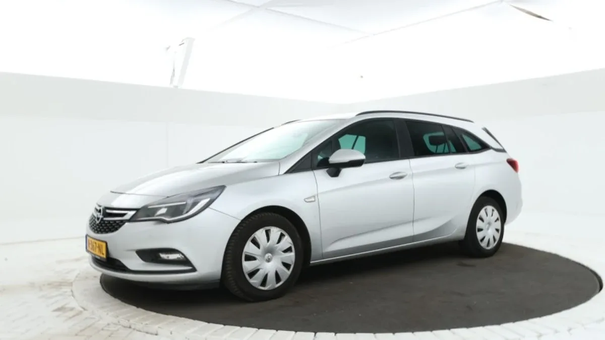 Opel Astra (2019) — foto 1