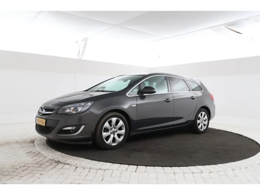 Opel Astra (2013) — foto 1