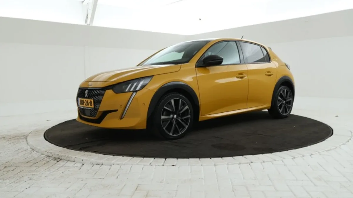 Peugeot 208 (2022) — foto 1