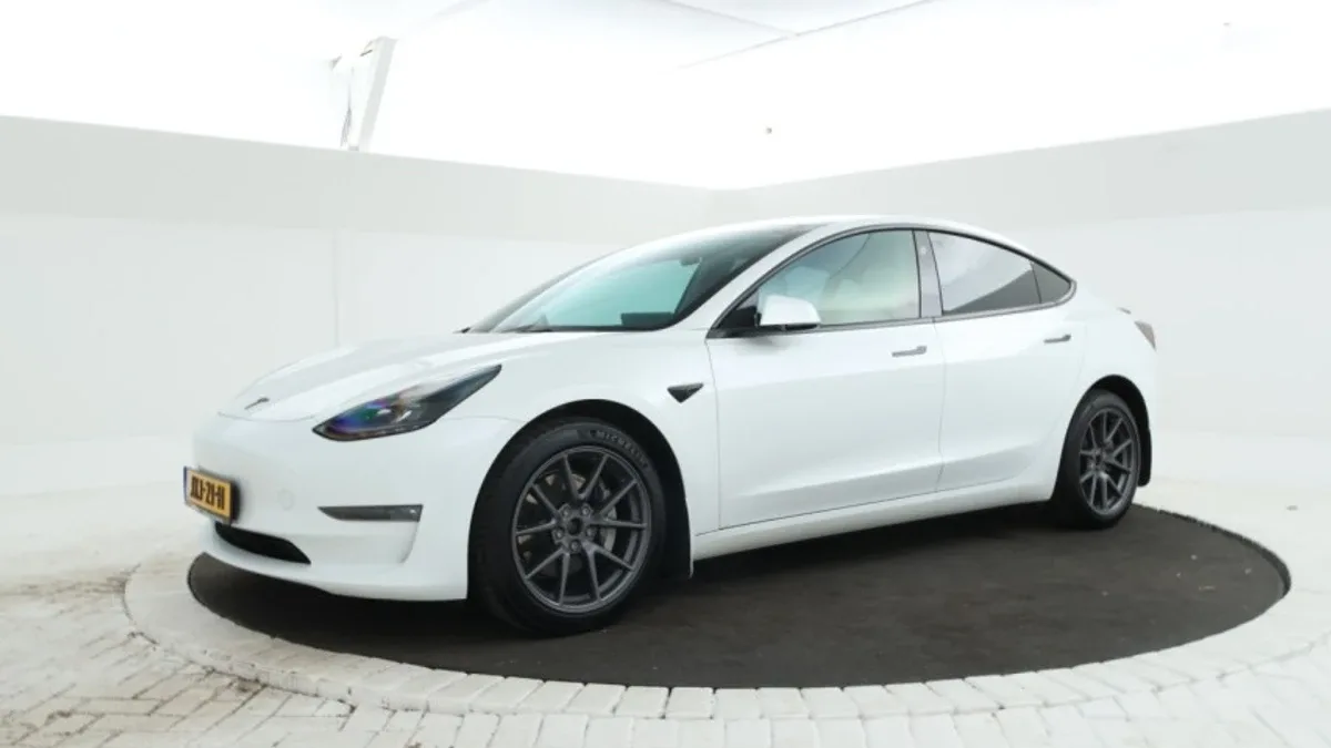 Tesla Model 3 (2023) — foto 1