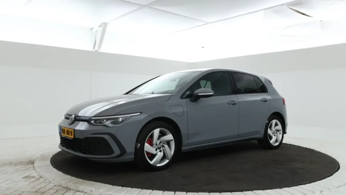 Volkswagen Golf (2021) — foto 1