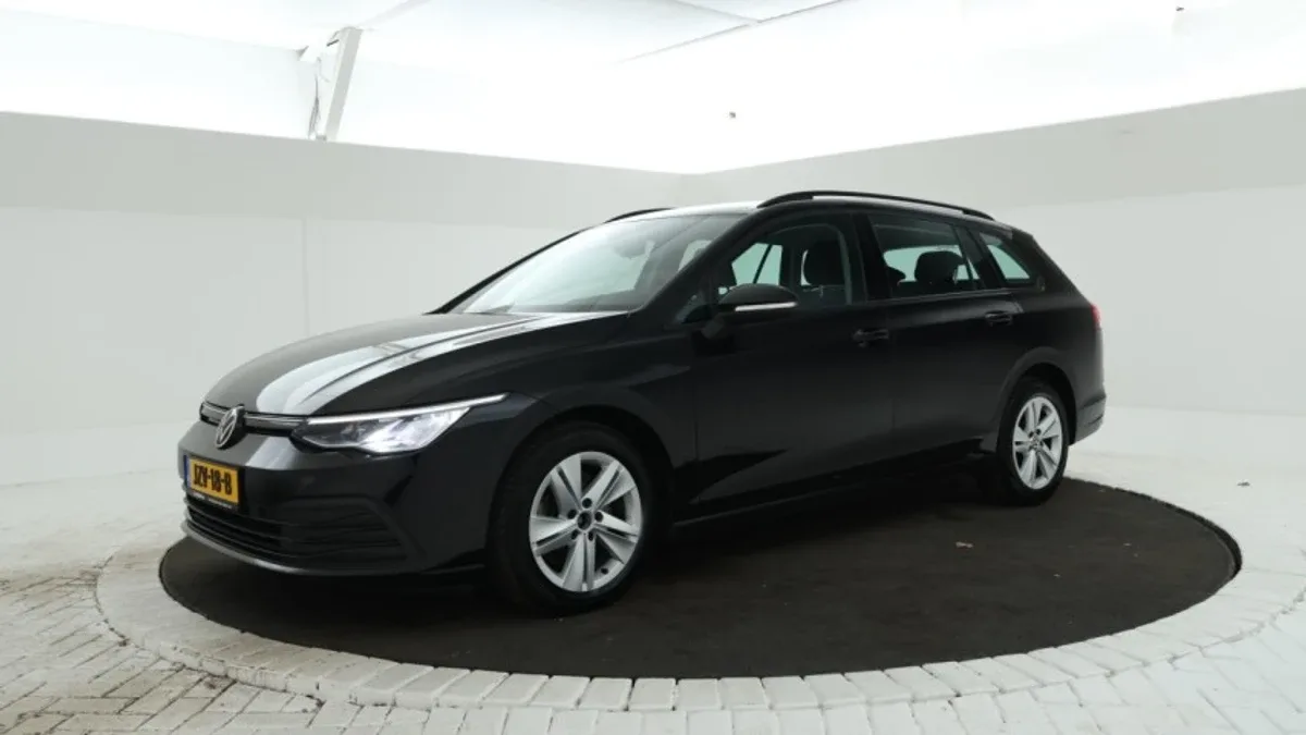 Volkswagen Golf (2021) — foto 1