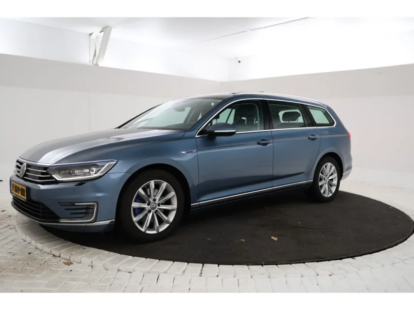 Volkswagen Passat (2017) — foto 1