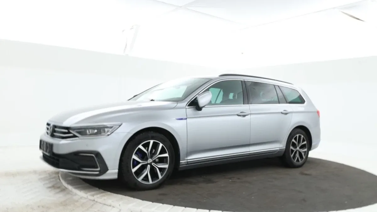 Volkswagen Passat (2022) — foto 1
