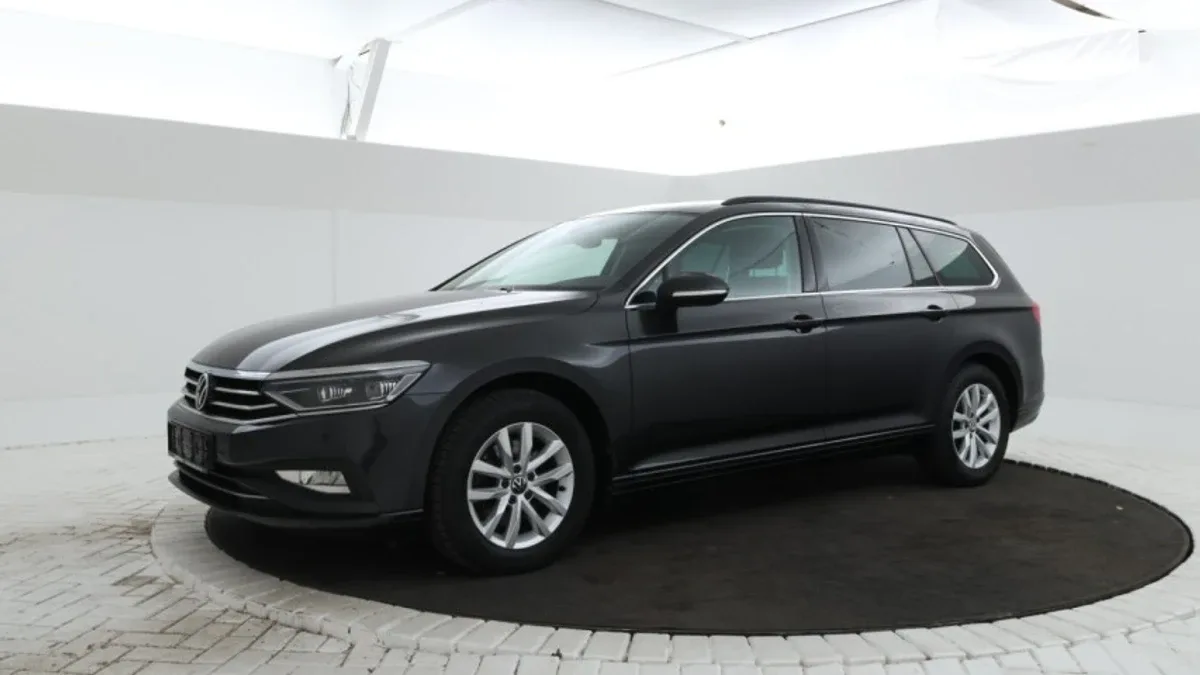 Volkswagen Passat (2022) — foto 1