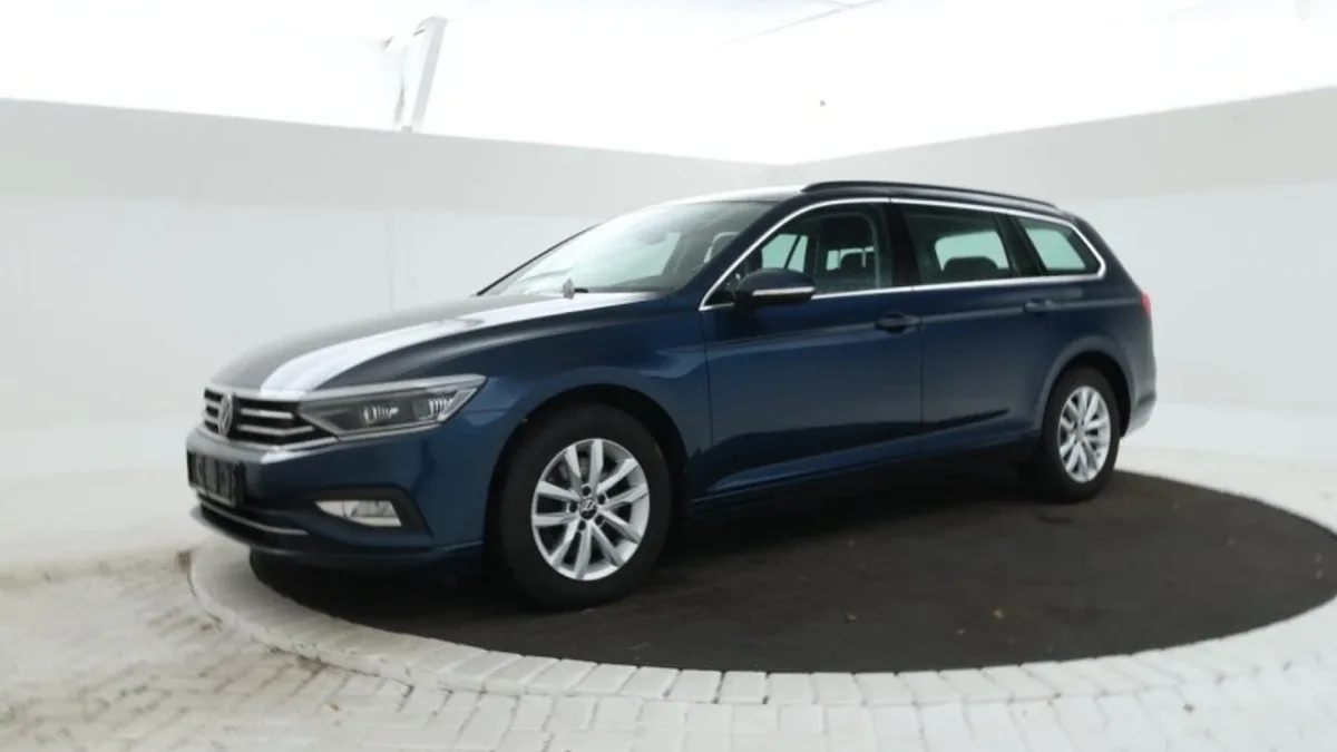 Volkswagen Passat (2022) — foto 1