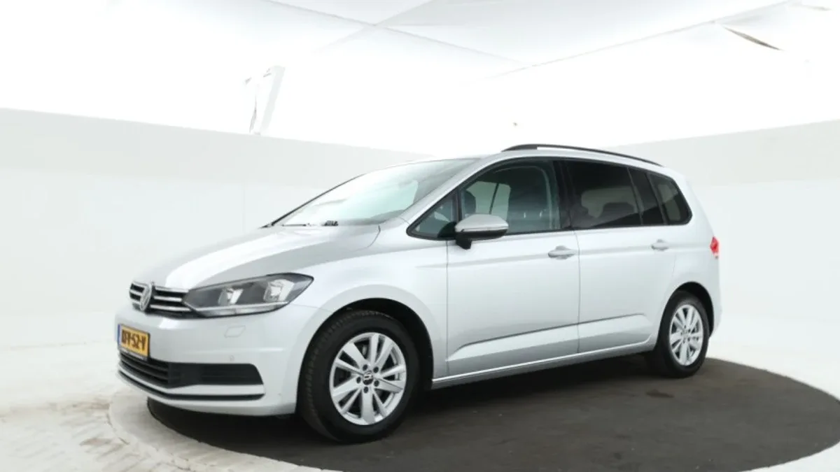 Volkswagen Touran (2021) — foto 1