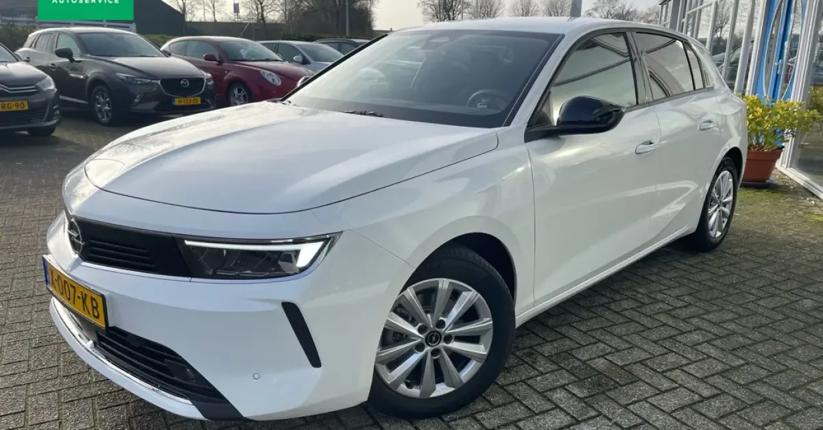 Opel Astra (2023) — foto 1