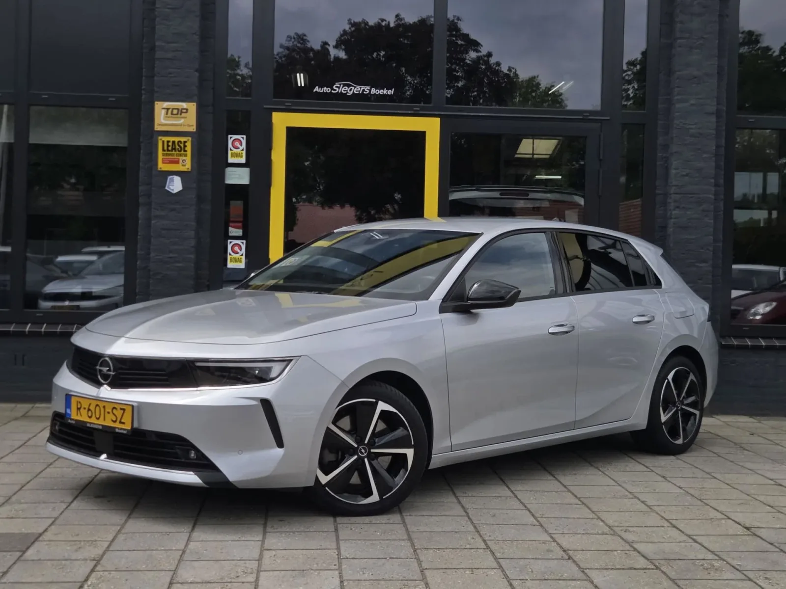 Opel Astra (2022) — foto 1