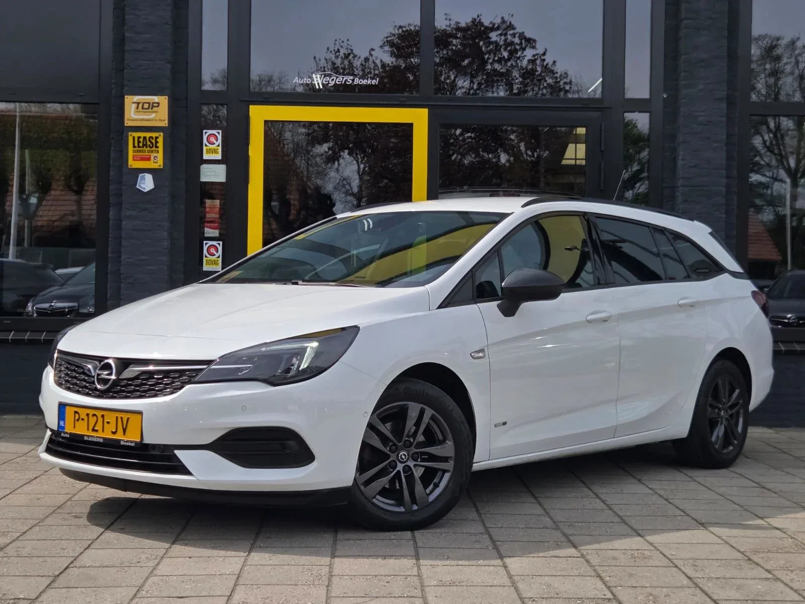 Opel Astra (2022) — foto 1