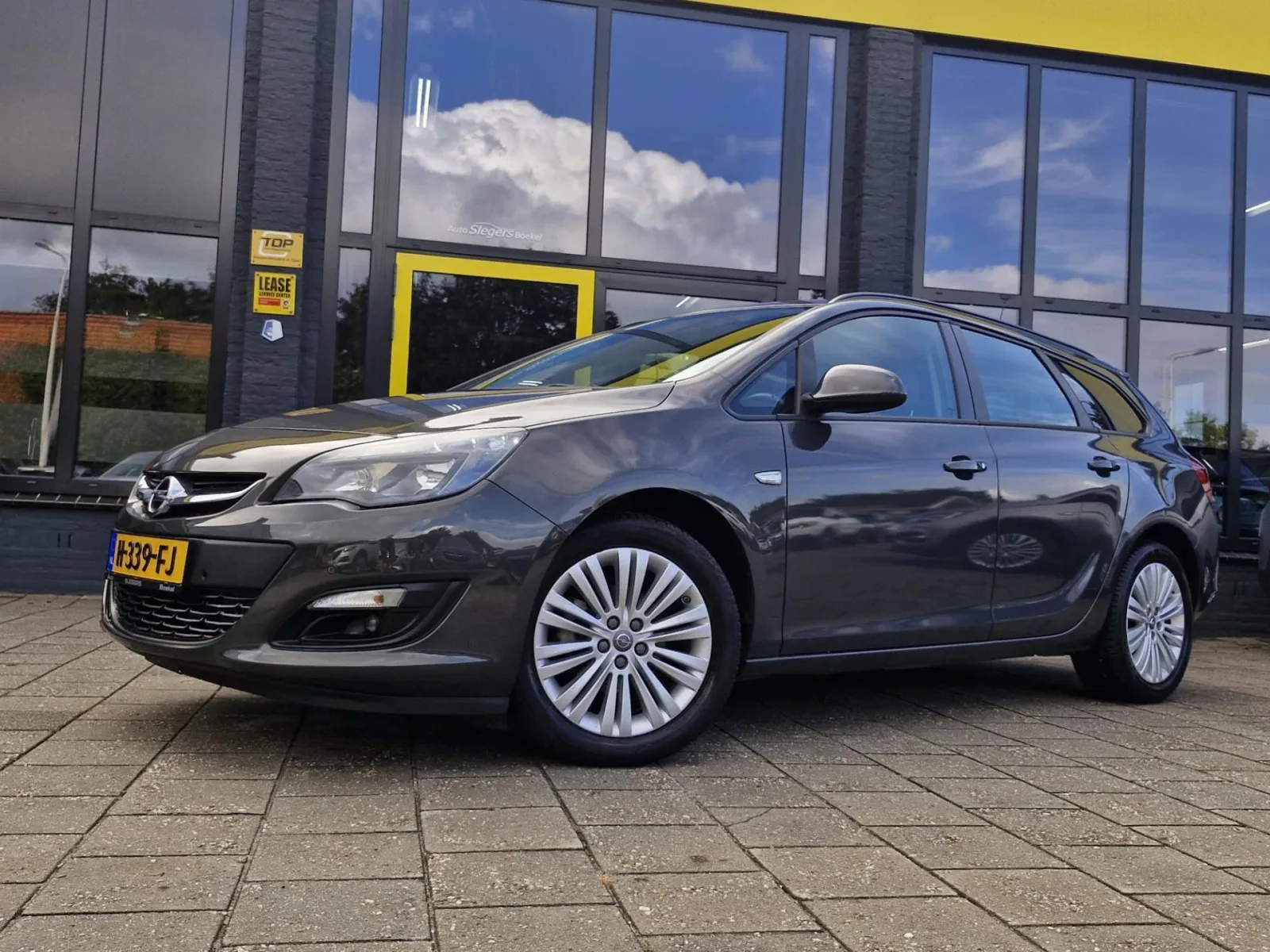 Opel Astra (2015) — foto 1