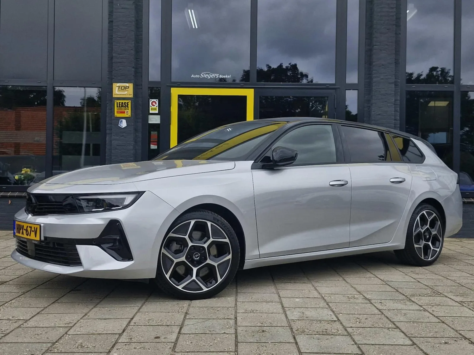 Opel Astra (2024) — foto 1