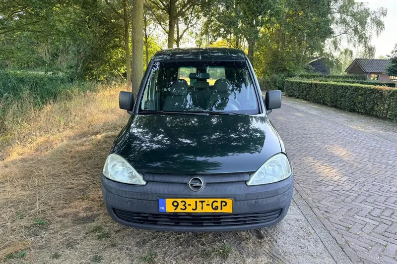 Opel Tour (2002)