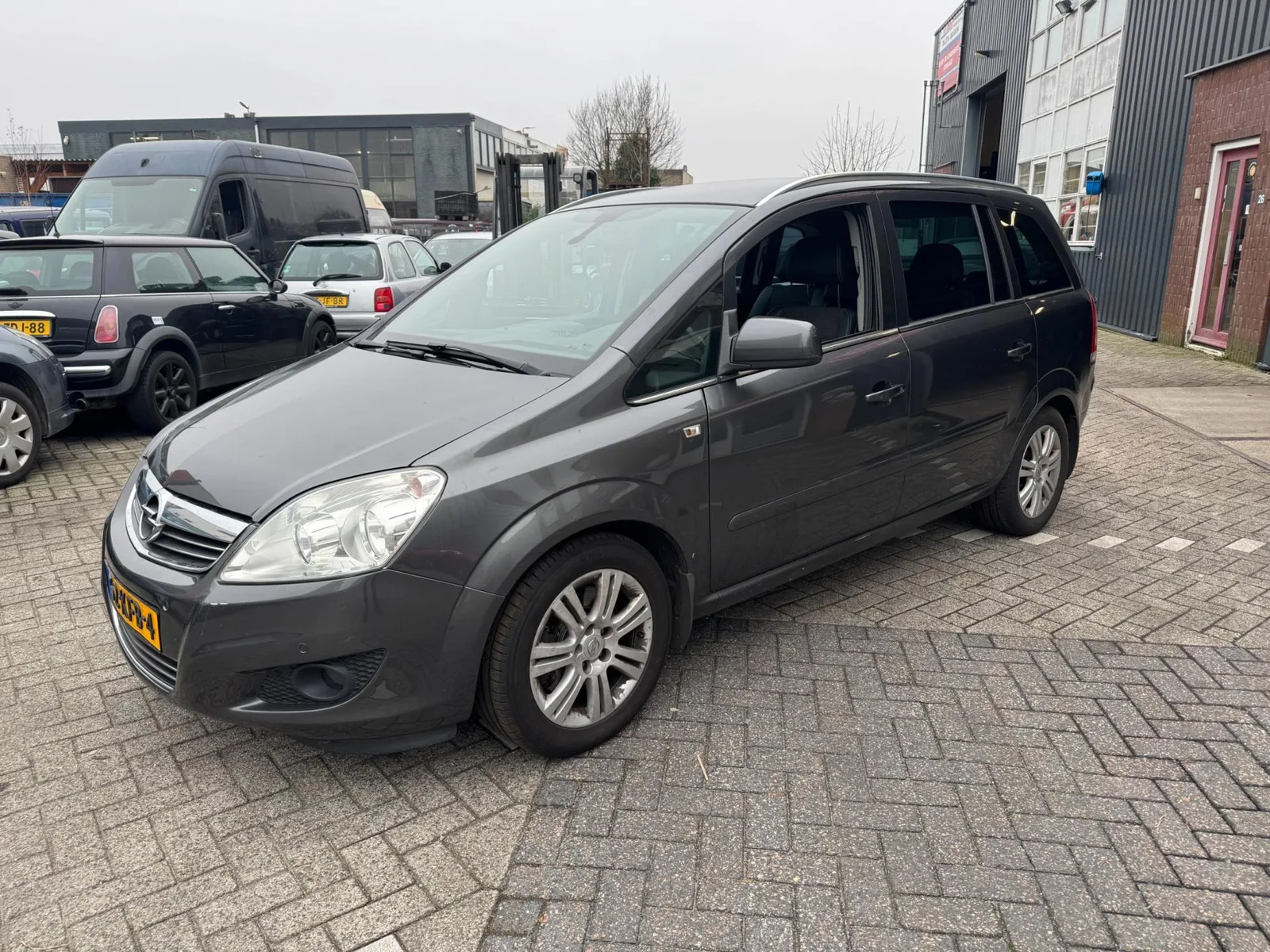 Opel Zafira (2009) — foto 1