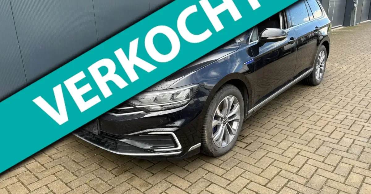 Volkswagen Passat (2022) — foto 1