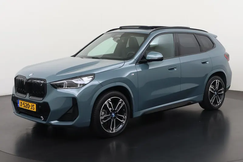 BMW iX1 (2023)